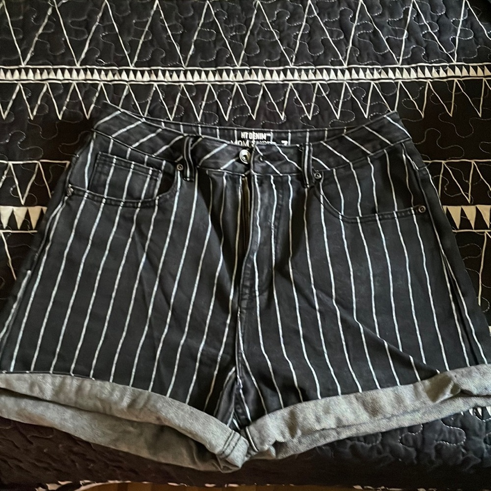 🖤Hot topic Stripes🖤